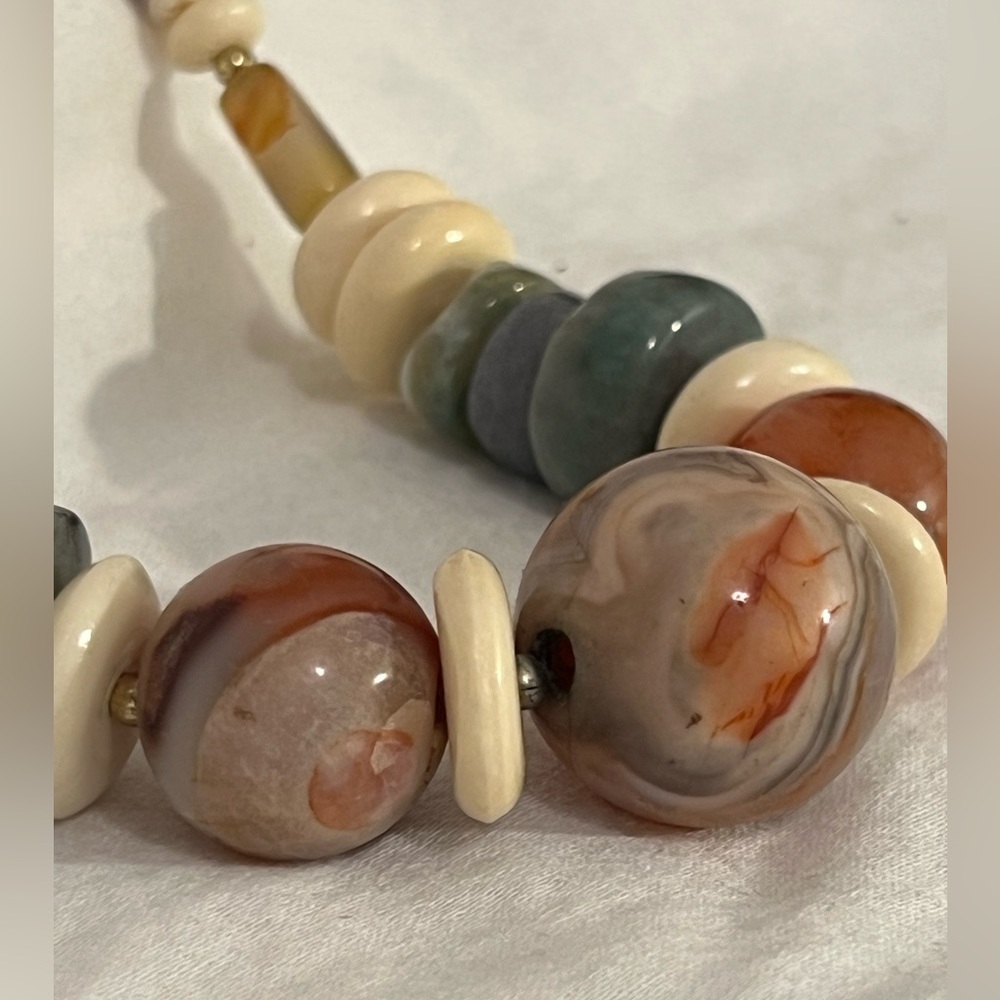 Semi-precious Agate stone necklace.